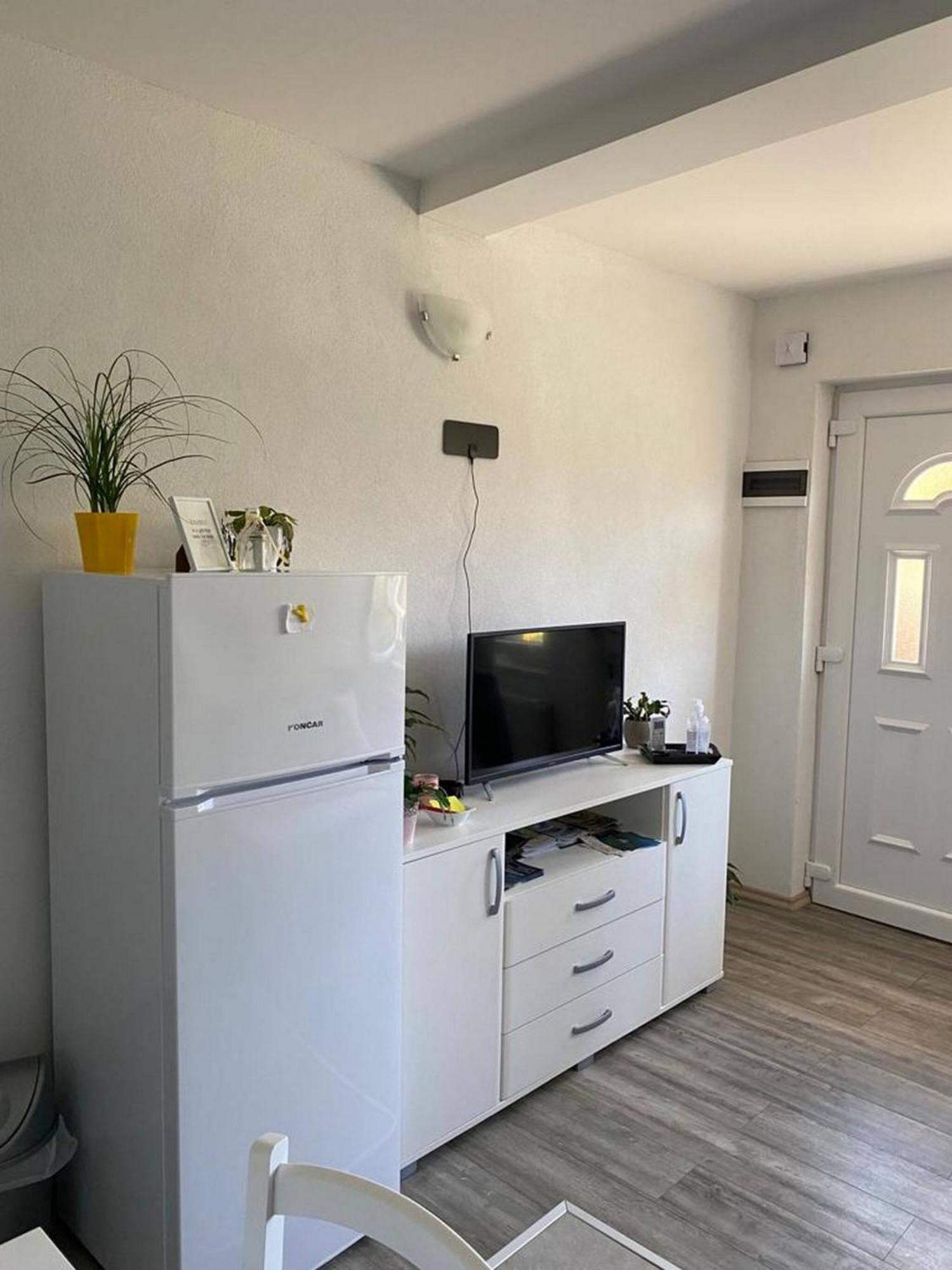 Rural Apartment Ante Drnis Exterior photo